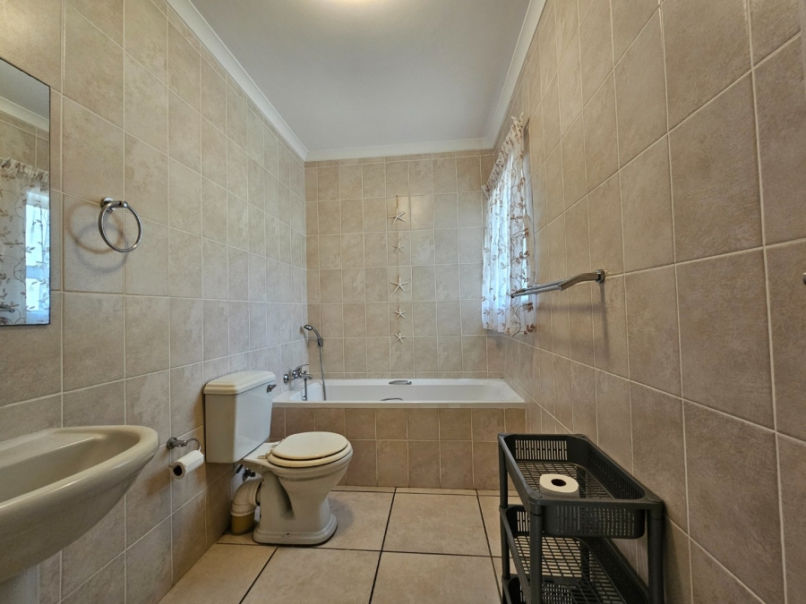 2 Bedroom Property for Sale in Hartenbos Central Western Cape